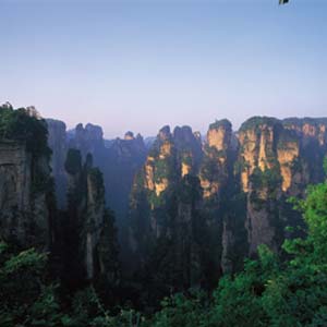 單獨(dú)成團(tuán)N線：張家界、天子山、寶峰湖、猛洞河漂流、鳳凰古城四晚五日湘西全景游